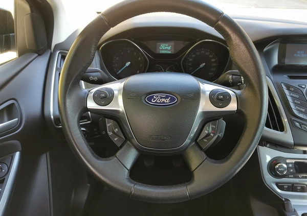 Ford Focus cena 25900 przebieg: 229000, rok produkcji 2011 z Swarzędz małe 466